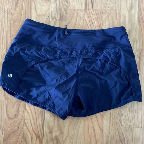 Lululemon shorts. Size 3 - Picture 2 of 2